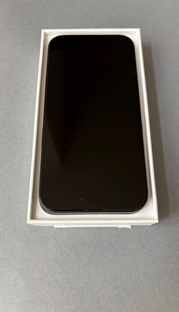 Vând iPhone 15 aproape Nou