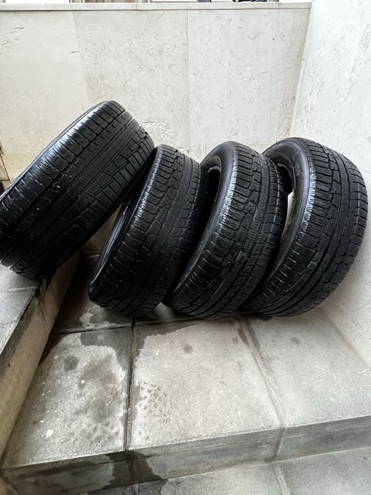 гуми зимни Nokian 4 броя 120 лв. 205/55/16