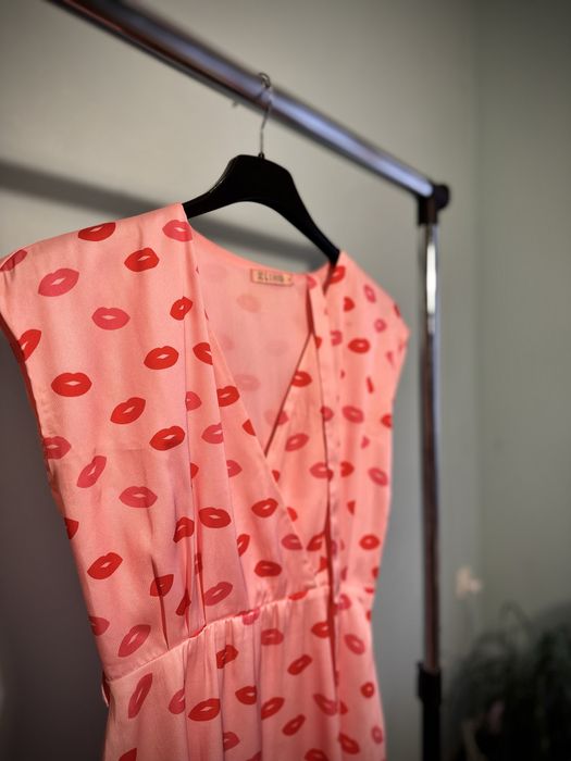 Продавам рокли на Zara Bershka и Kling