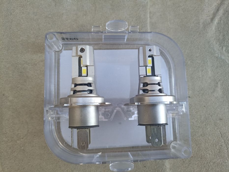 Лампа двух контактный лед