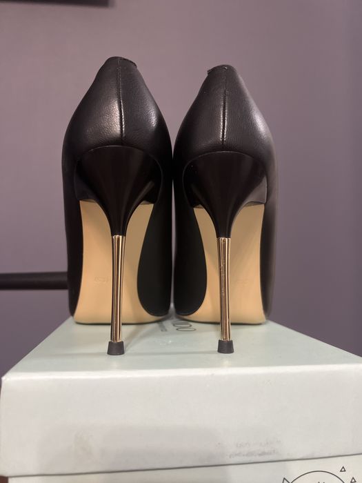 Черные туфли на шпильке, кожа