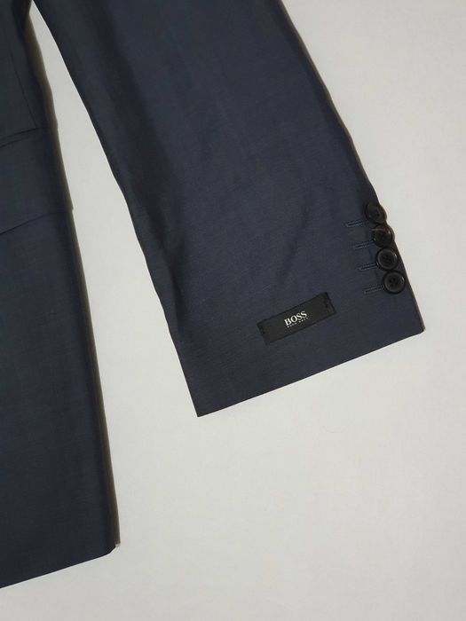 Costum barbati HUGO BOSS model SUPER 130 - MARIME MARE pt pers INALTE!