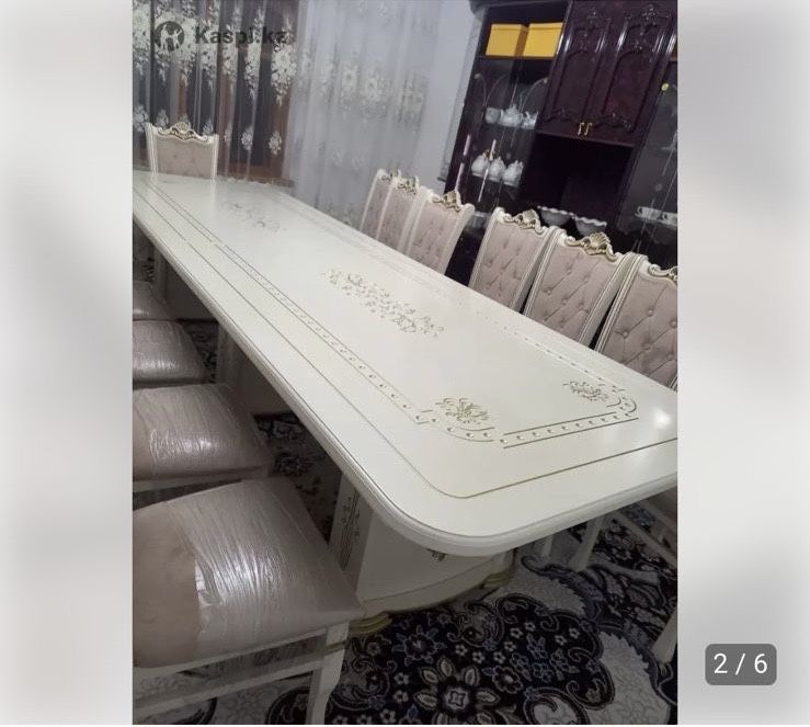 Стол со стульями