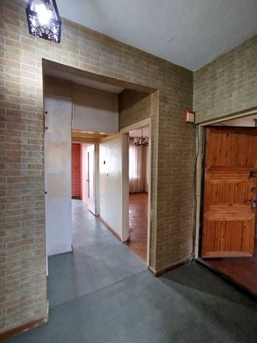 Продам просторную квартиру 2/3/4 раздельно всё  балкон 2*6 на Ферузе