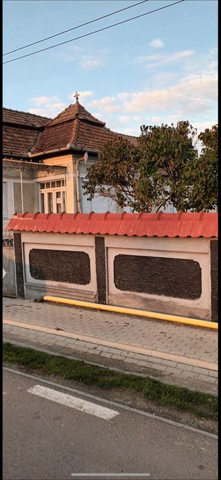 Casă de vânzare și pământ în Leorinț