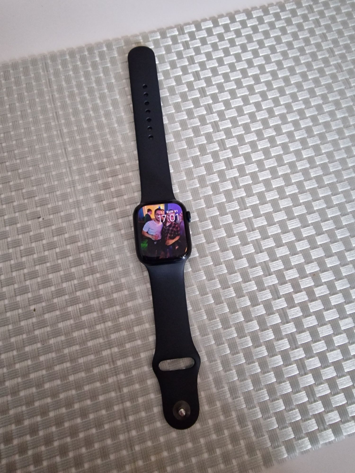 Apple Watch Series 8 41mm
Midnight Aluminium Case
with Midnight Sport