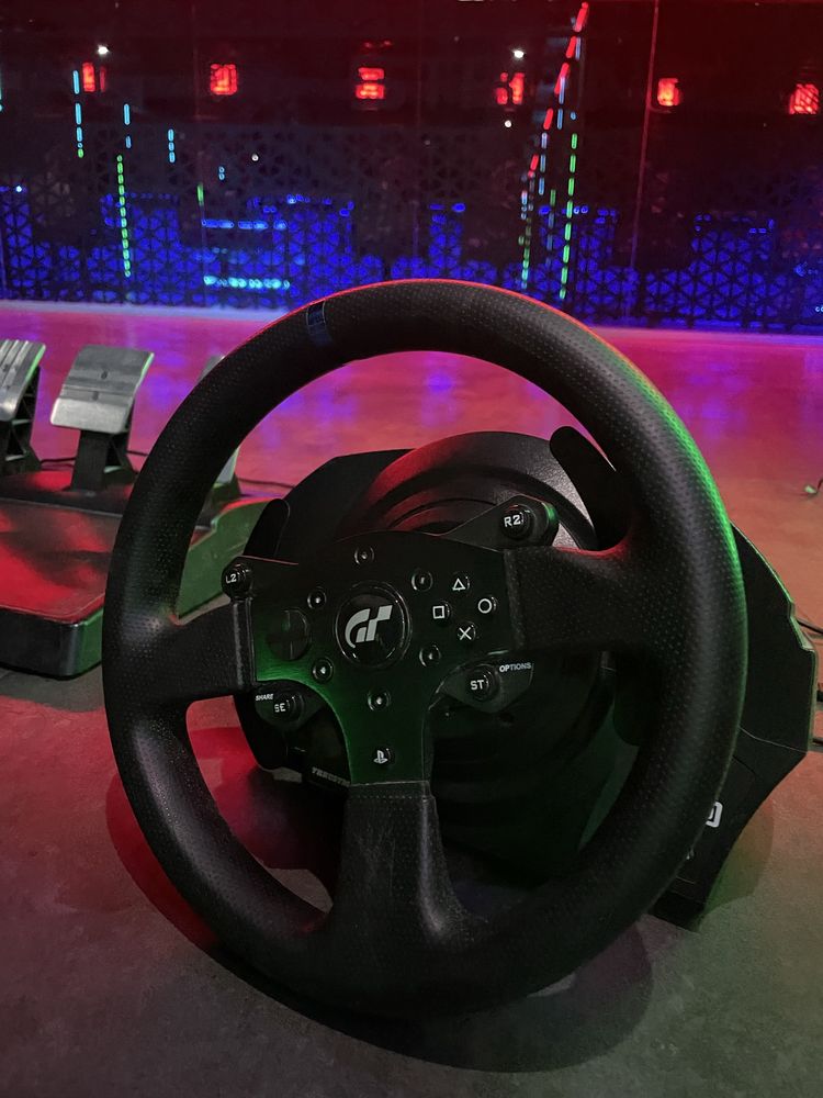 Игровой руль Logitech