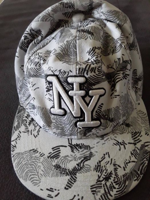 Нови, оригинални шапки с права козирка