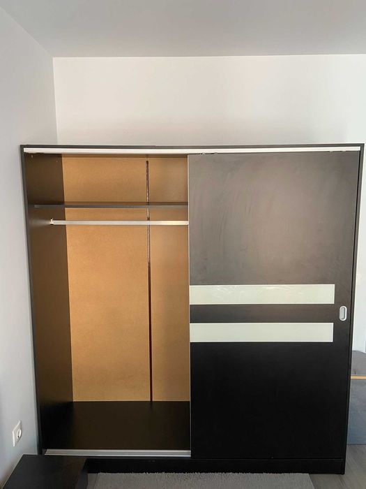 Комплект гардероб с плъзгащи се врати и скрин