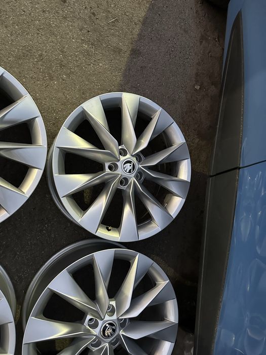 4бр.оригинални лети джанти Skoda  Superb 5х112 8Jx19” ET44