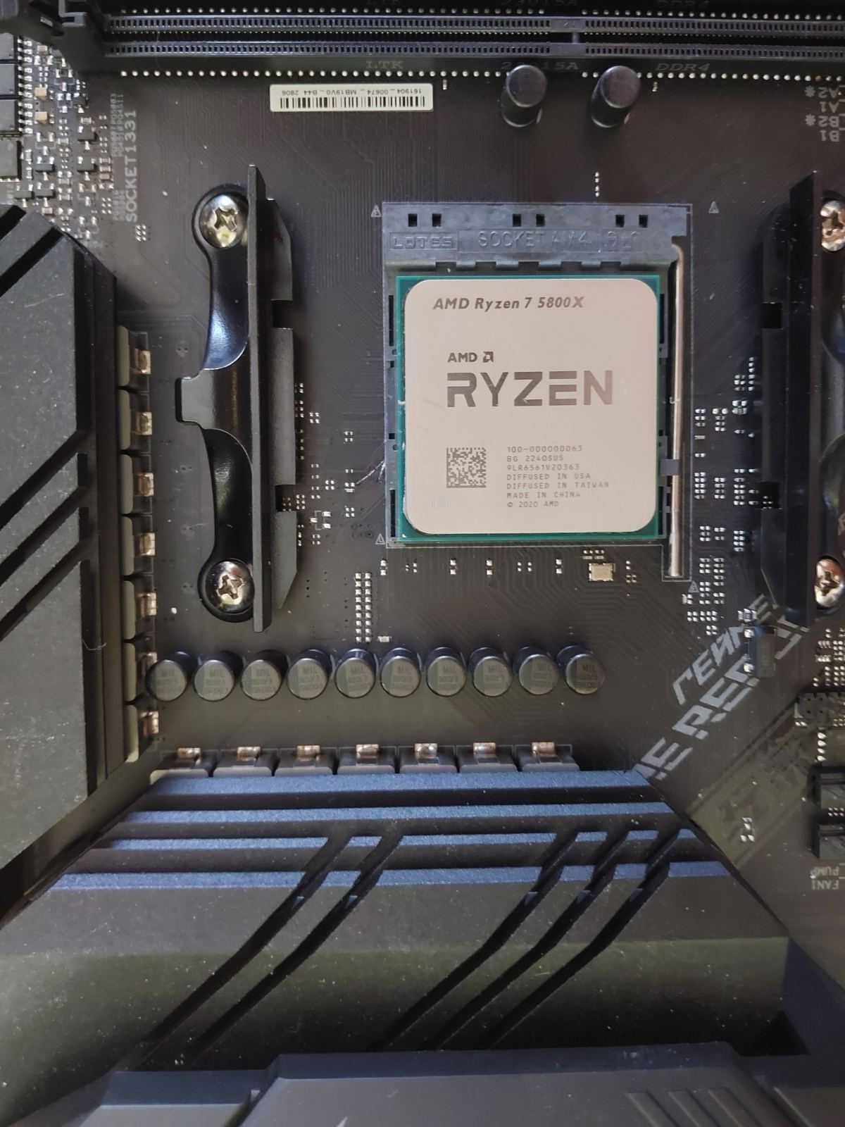 AMD Ryzen 7 5800X + Asus StriX B550-F Gaming Wi-Fi II