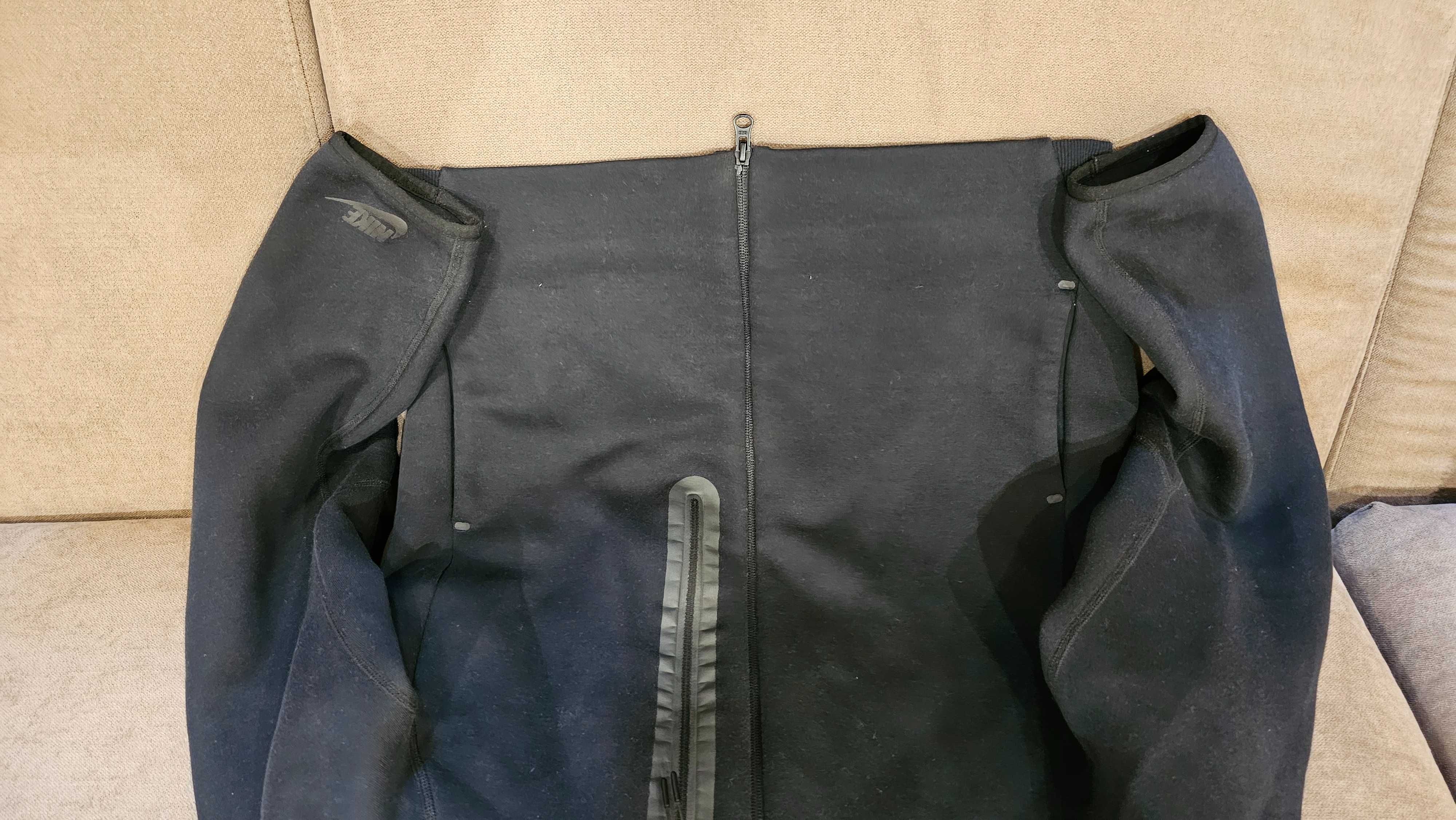 Продавам оригинален суичър на ,Nike