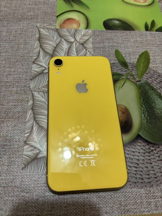 продам iPhone XR