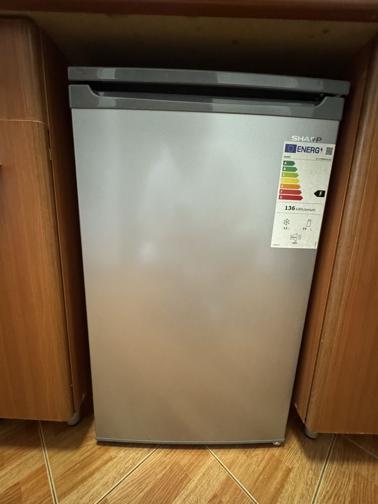 Frigider cu 1 usa SHARP 82 cm 77 L 12 L