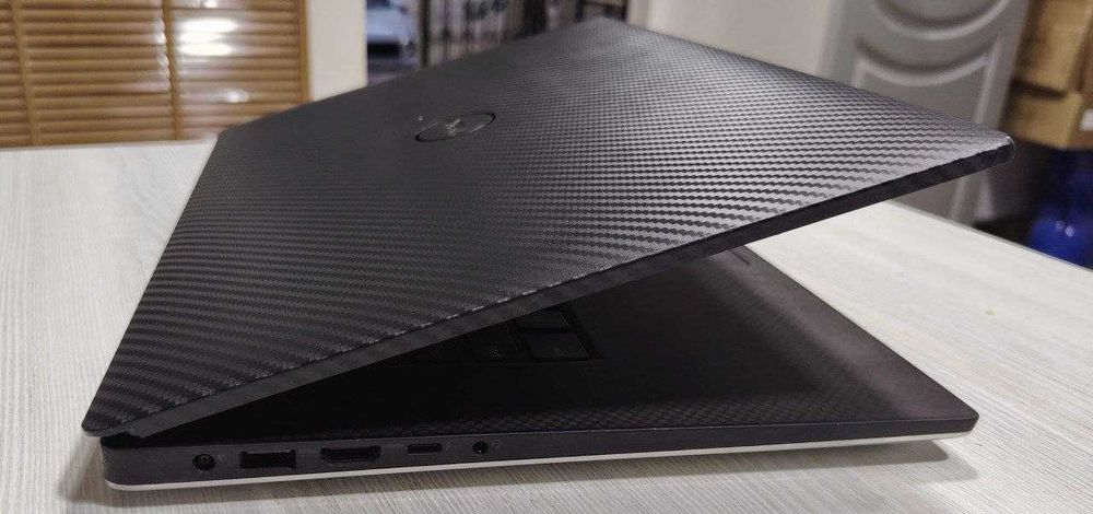 Dell XPS 15 carbon 15.6” 4K IPS I7-6700HQ 16GB/512SSD NVMe/ 930M - 2GB