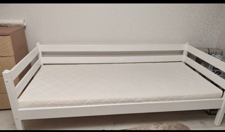 Кровать детская с матрасом