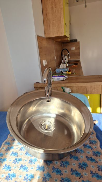 Мивка тека със смесител