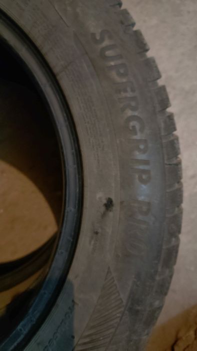 Продавам зимни гуми 205 60 16 .