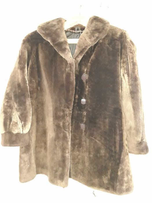 Vand haina de blana stare exceptionala