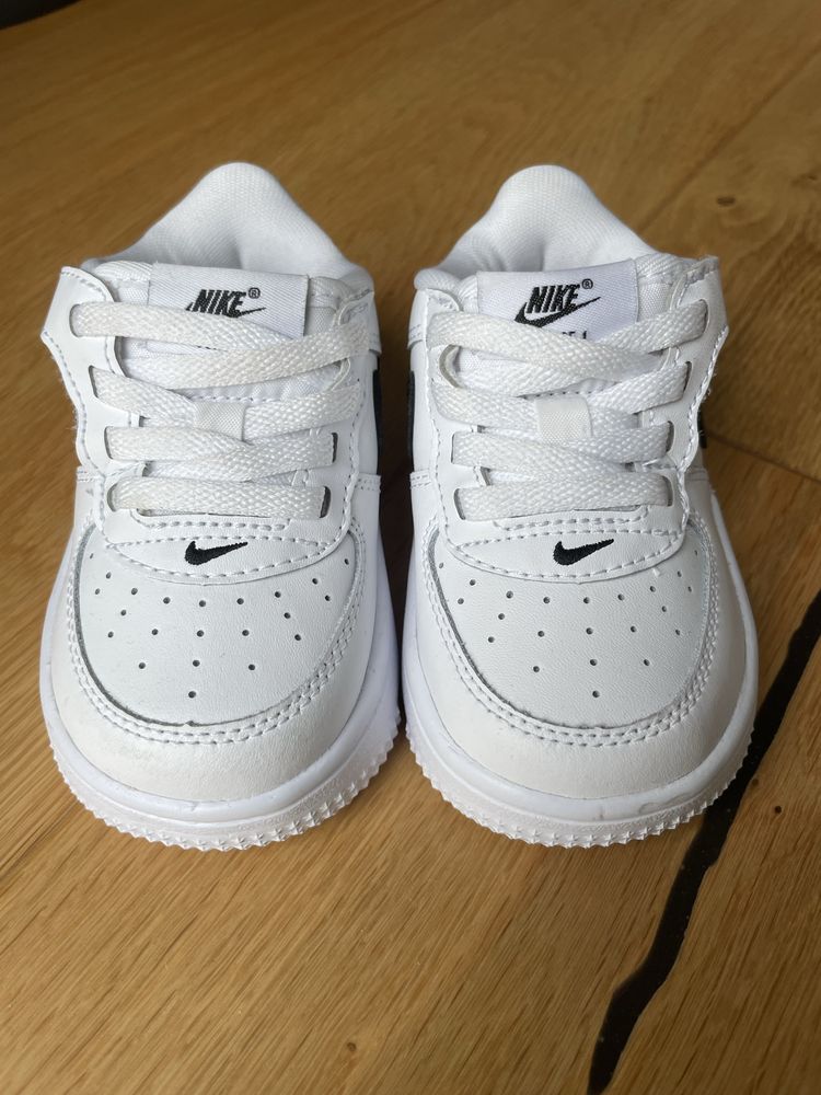 Adidasi Nike Force 1 Low Easyon marime 21