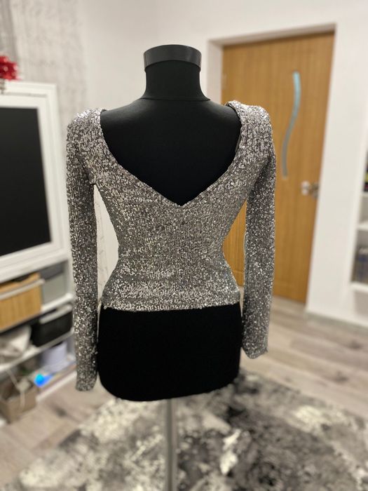 Bluziță elegantă cu paiete argintii – mărimea S 

Adaugă un strop d