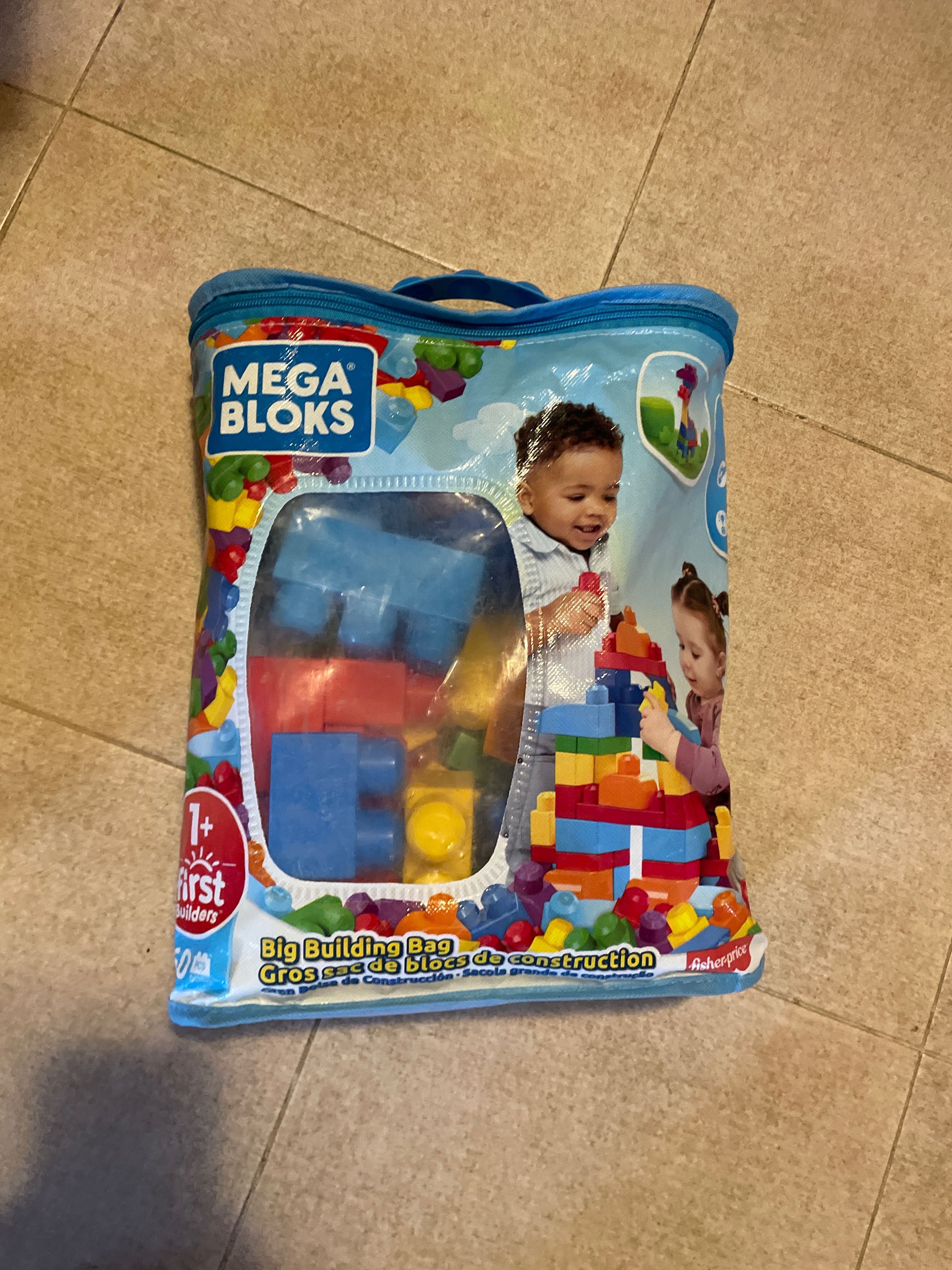 Камион писта Mega bloks, пожарна Mega bloks и конструктор Mega bloks