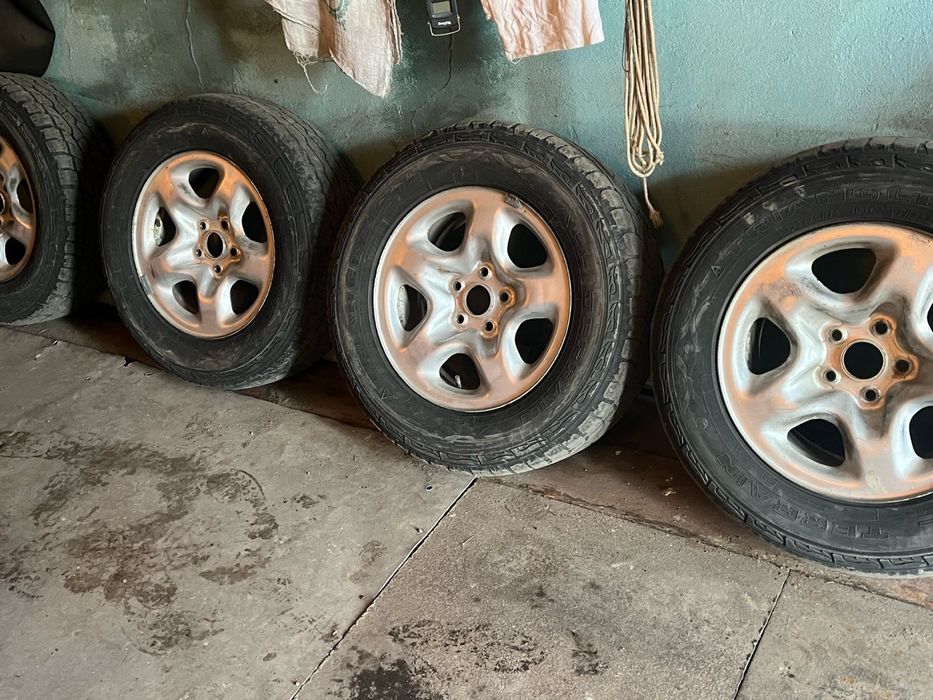 Продам комплект диски с резиной