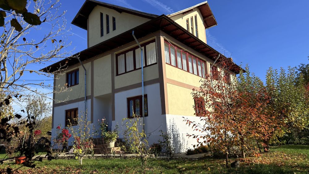 Casa tip pensiune curtea de arges