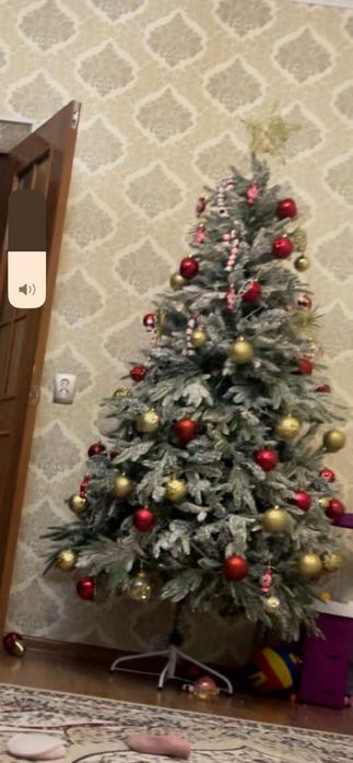 Продаёться Ёлка 210 см с игрушками