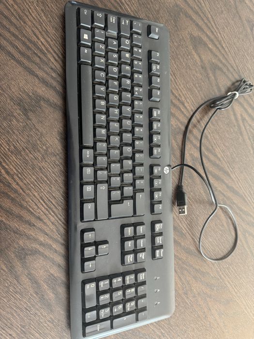 Tastatura cu fir