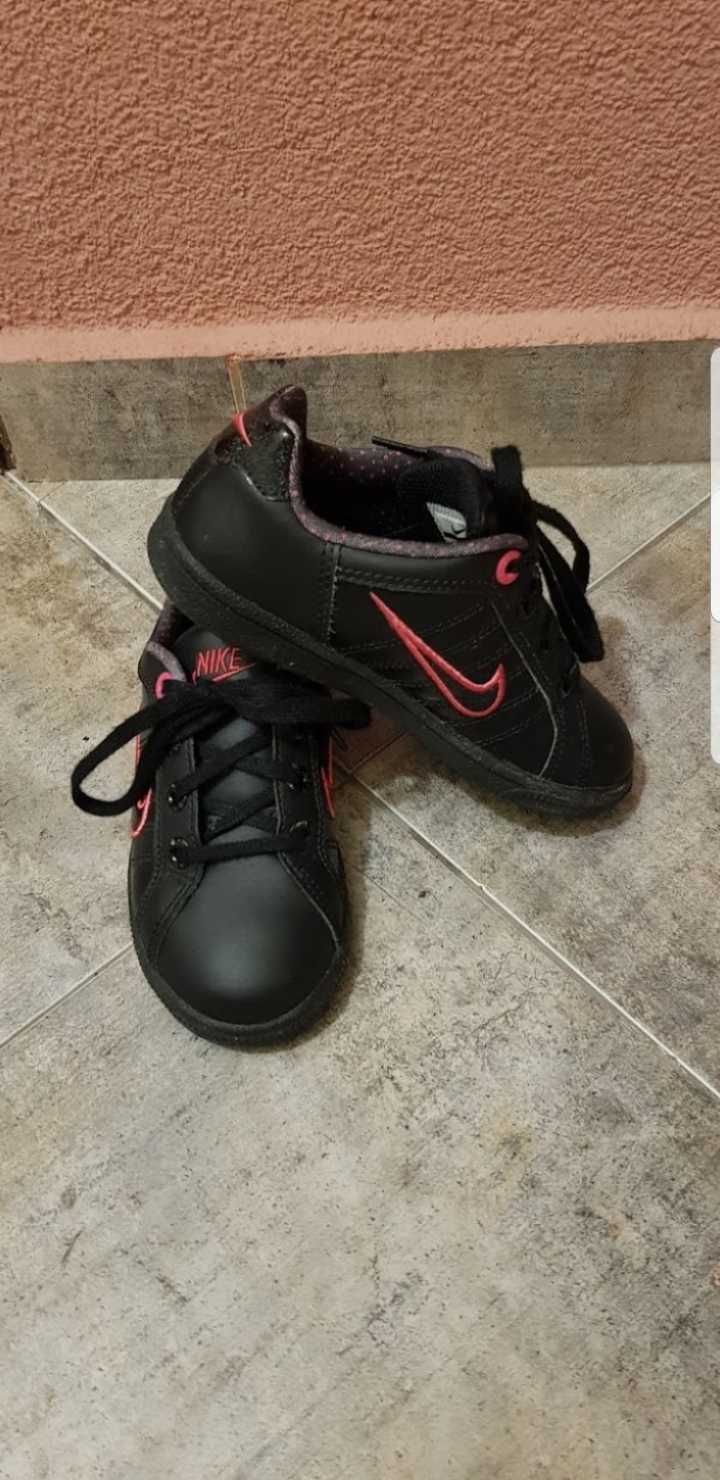 Кожени маратонки NIKE за момиче-27,5н.