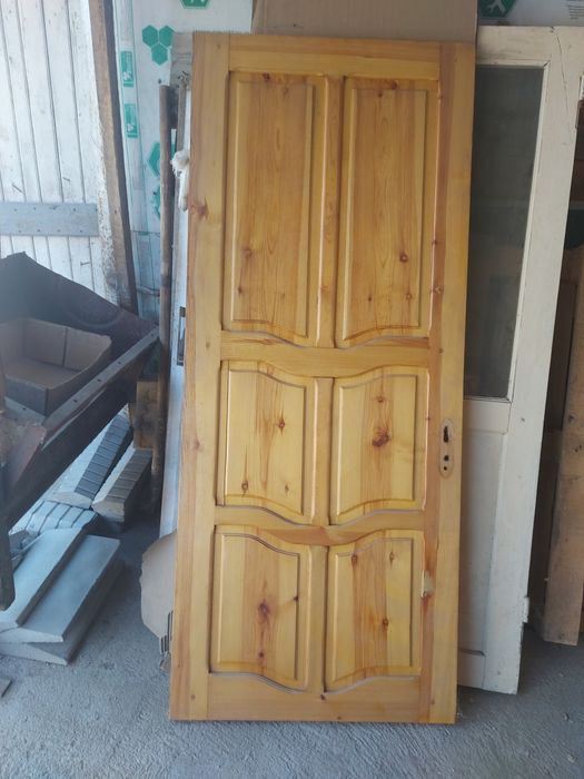 Двери деревянные качество с советских времен.