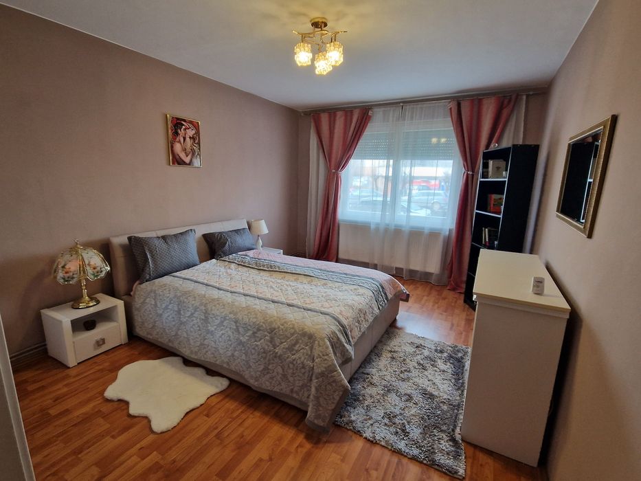 Inchiriez apartament in regim hotelier