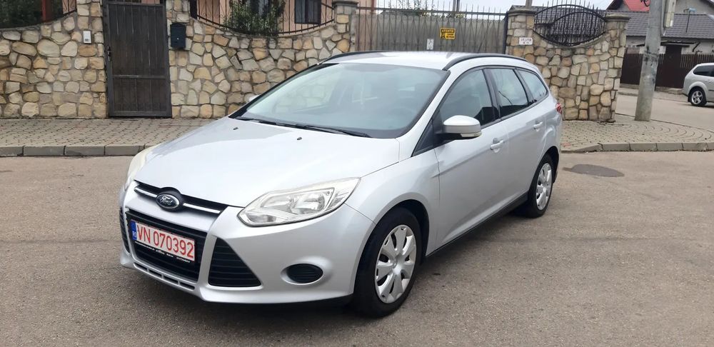Ford Focus FOCUS 1.6 benzina 105 cp  2012