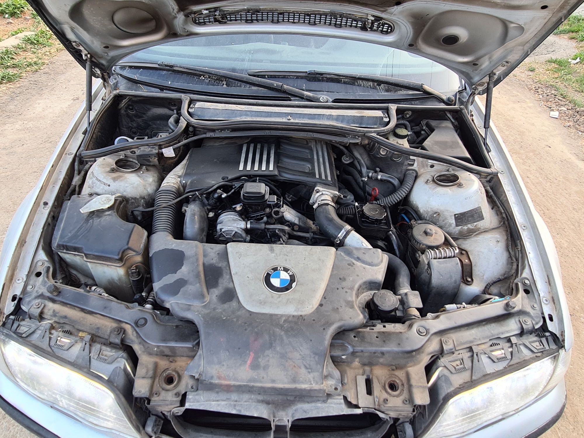 Dezmembrez bmw e46 320d 136cp