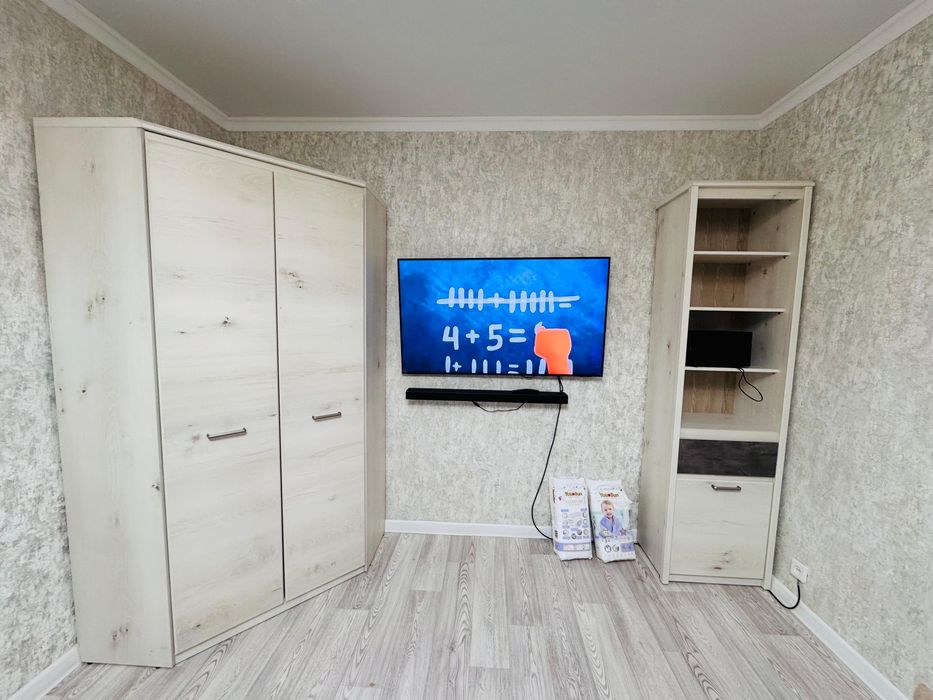 Продам угловой шкаф и шкаф пенал