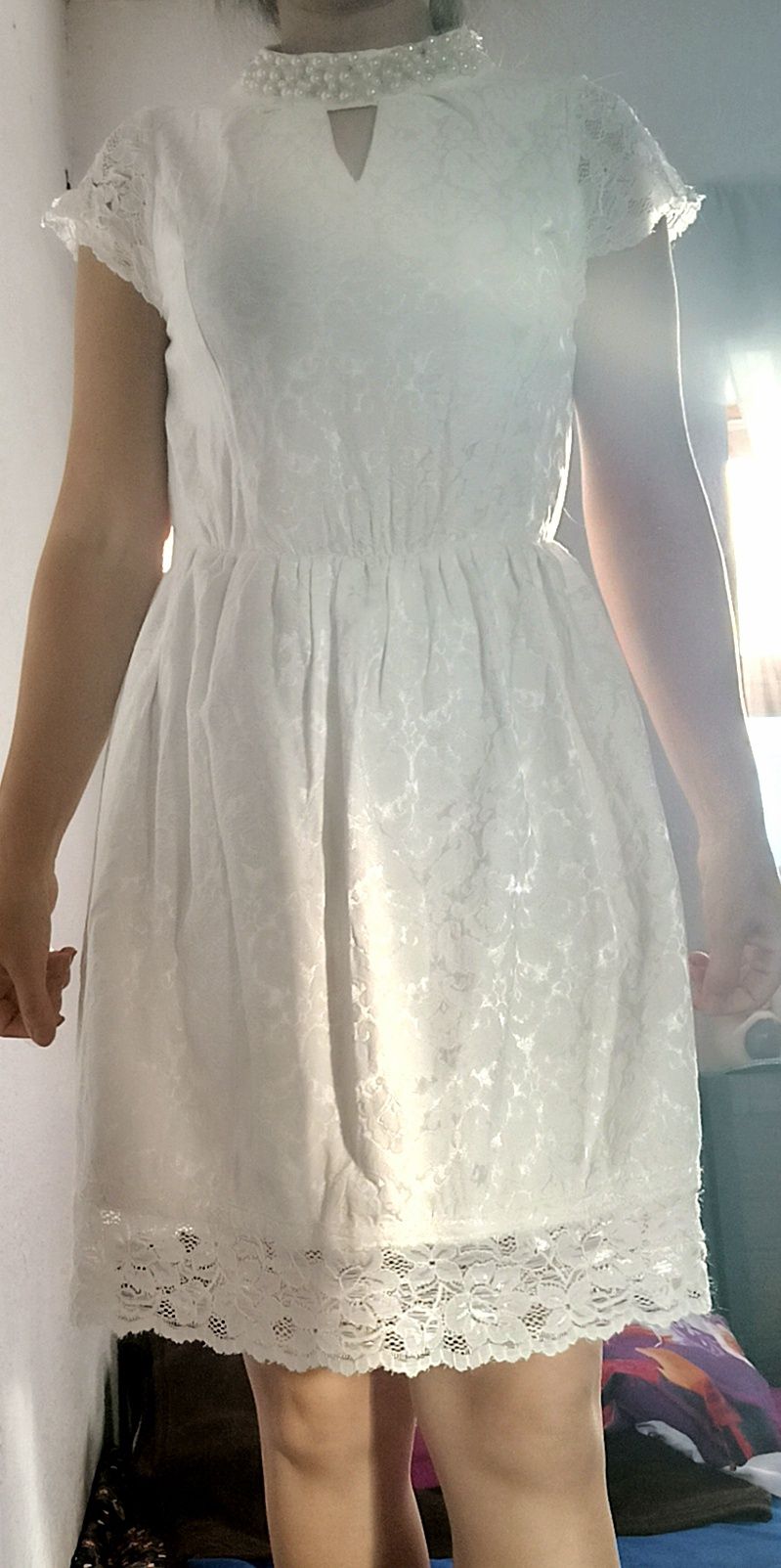 Красивая белая платье...