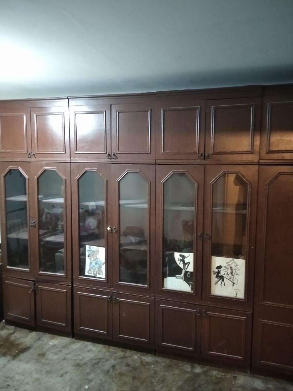 Продам мебельную стенку б/у 5 предметов