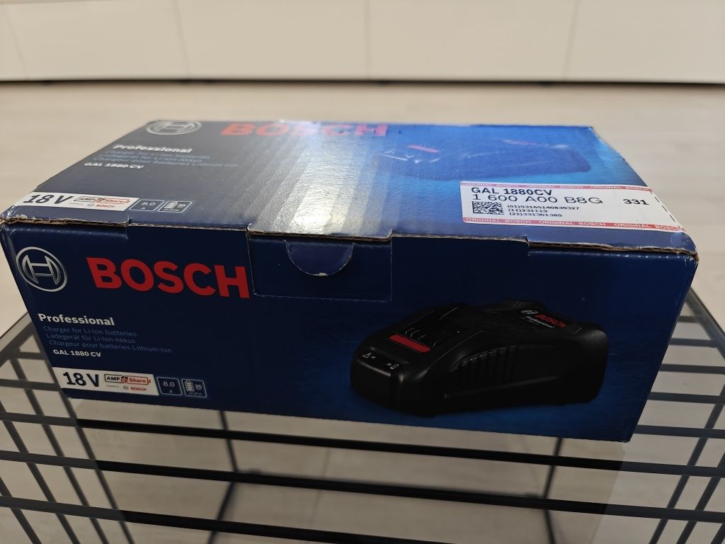 Incarcator rapid 8Ah BOSCH 18 V GAL1880CV modelul nou cu AMPShare