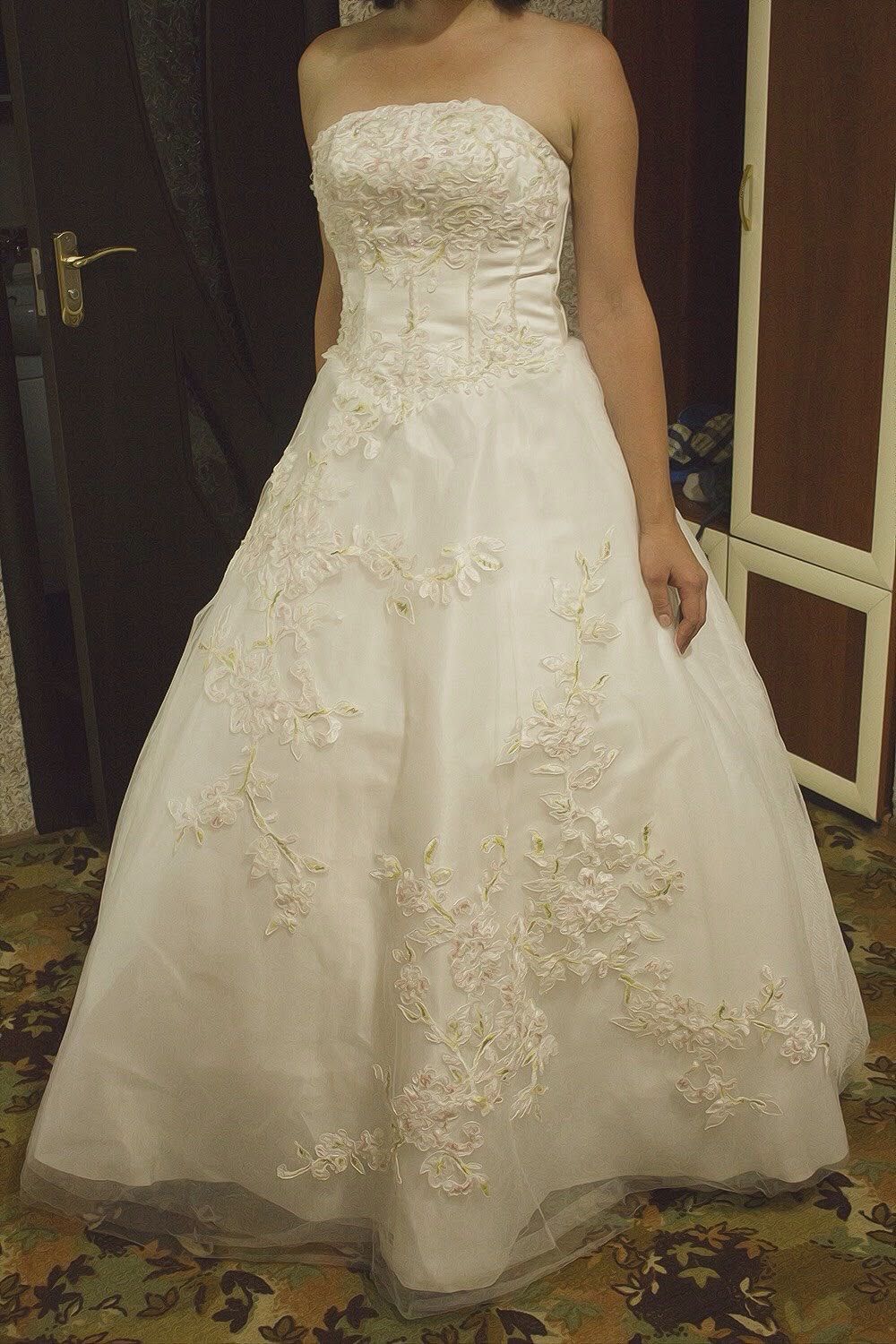 Платье свадебное, выпускное, узату