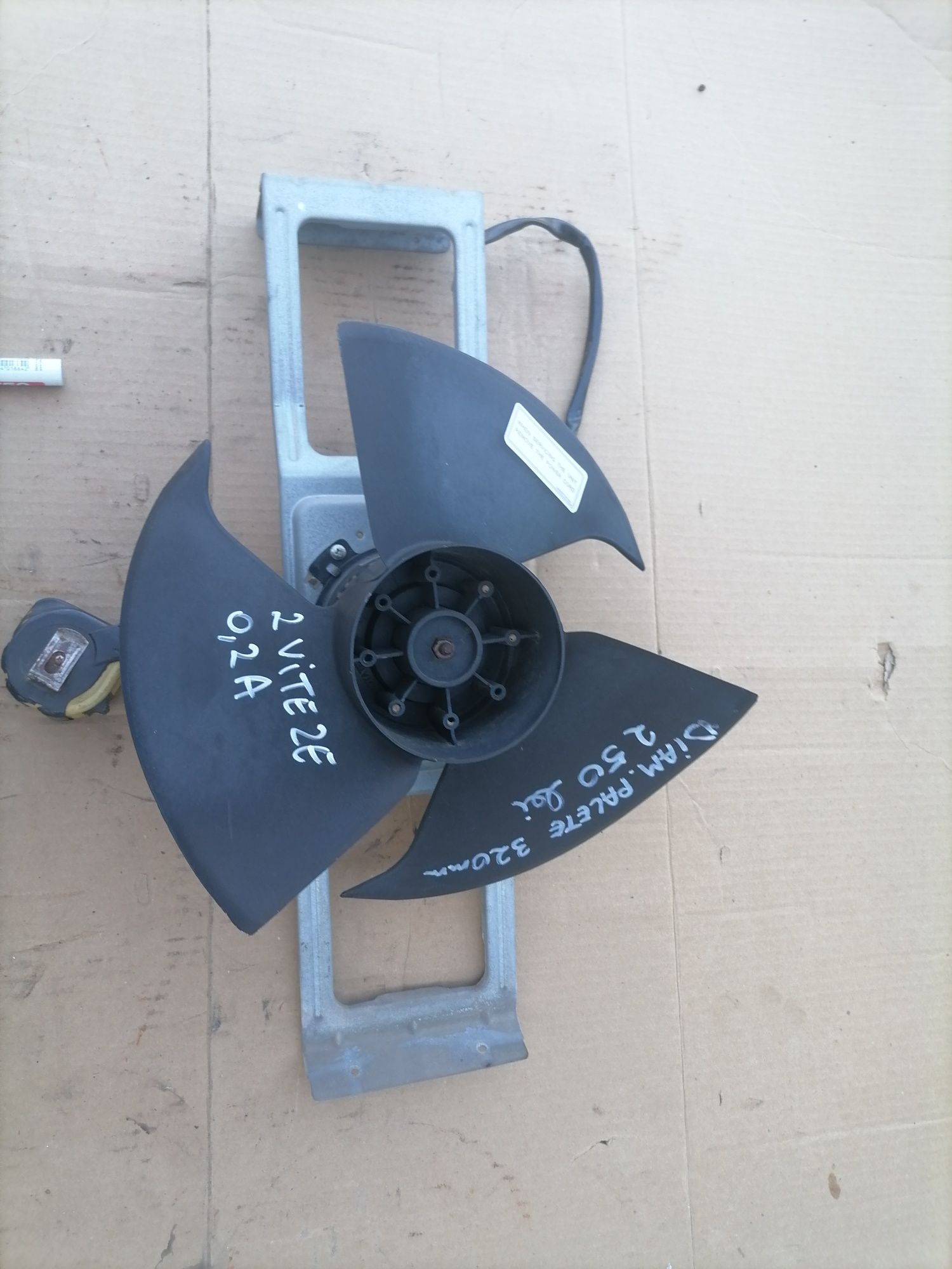 Ventilator aerisire 2 trepte 0,2 amperi