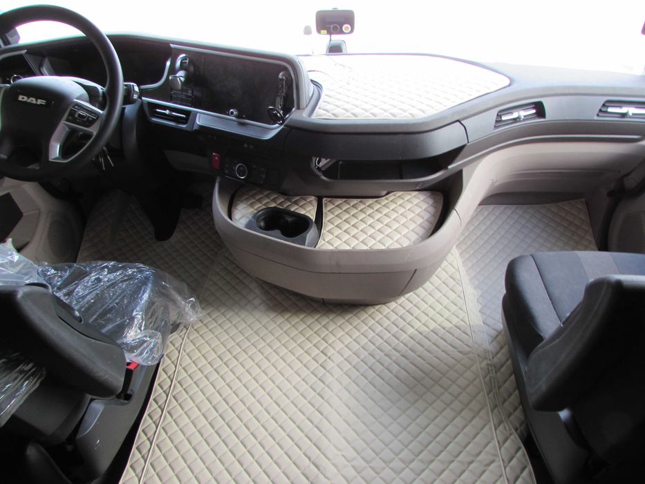 Стелки за камион Даф DAF XF 106 2021+ EURO 7 под 2 нива Еко кожа
