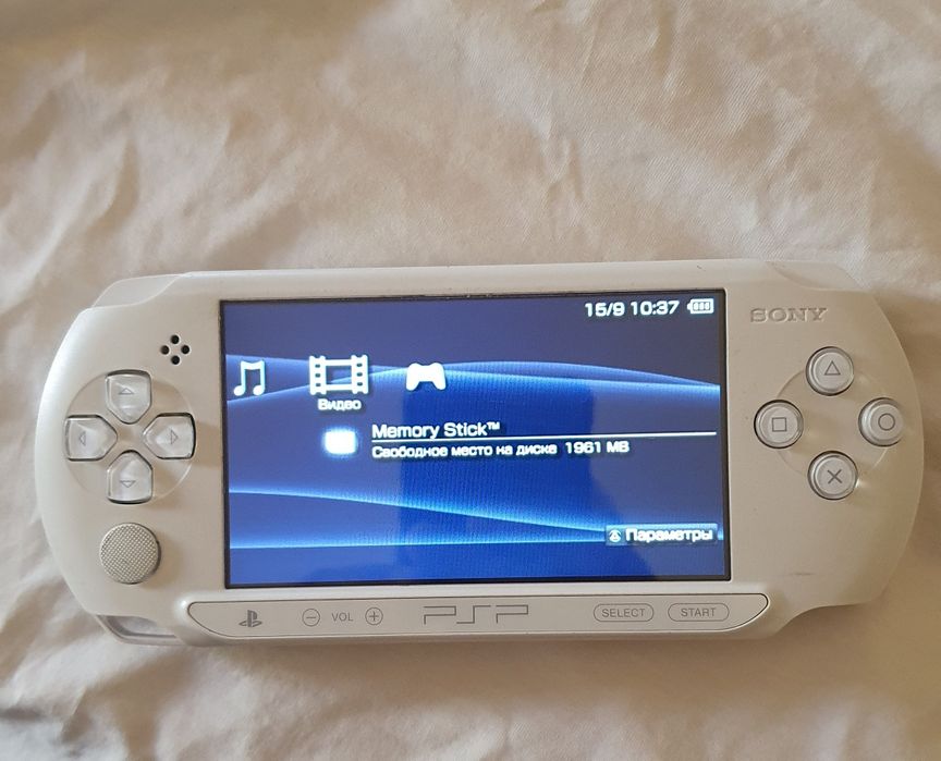 Игравой пристафка Sony PSP E.1008 Белий память 4 gb
