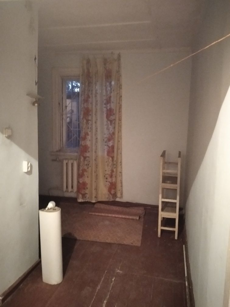 Продам спутник2 3ком 1этаж 2этажки в деревянном доме не дорого