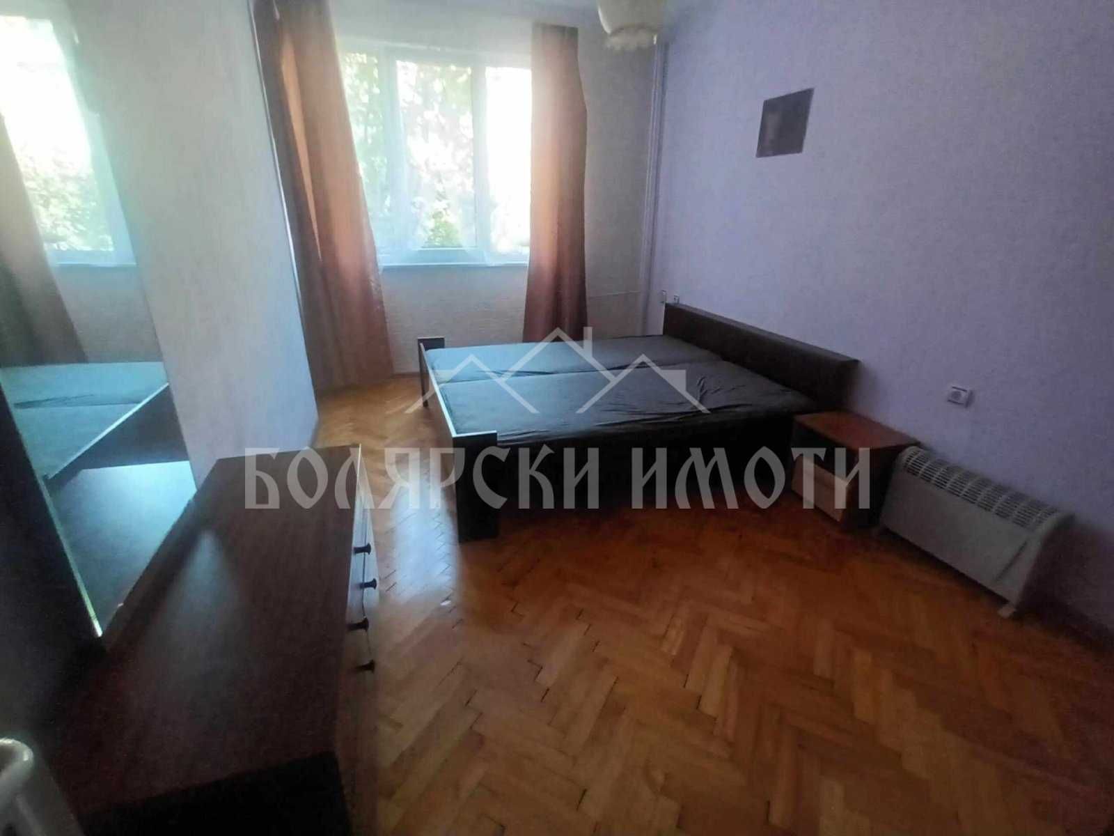 Тристаен апартамент на бул. България