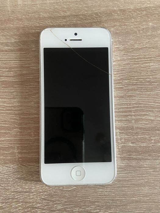 İphone 5 перфектно работещ.