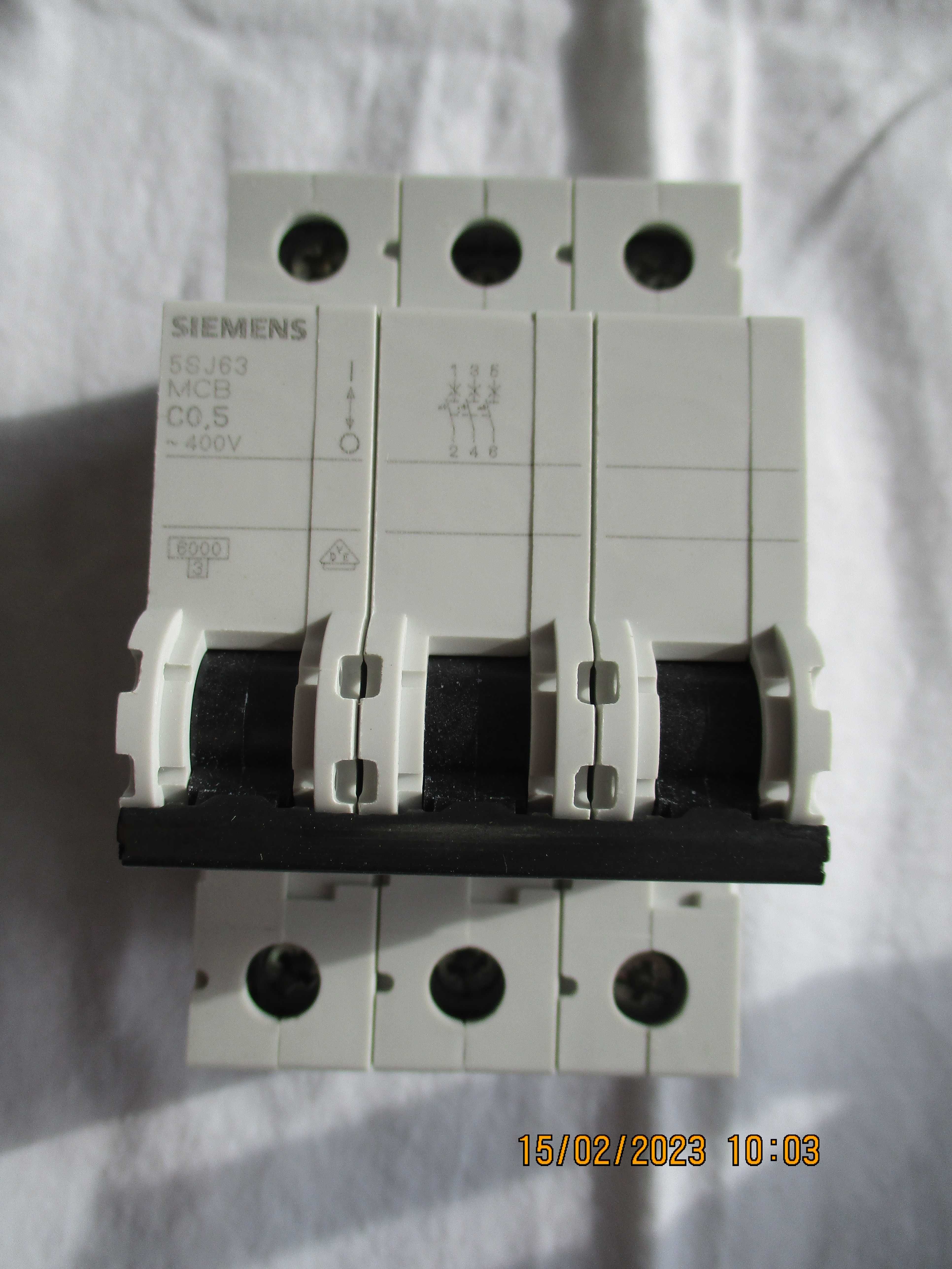 Продавам Автоматични предпазители Siemens 5SJ6 305-7 С 0,5  3Р