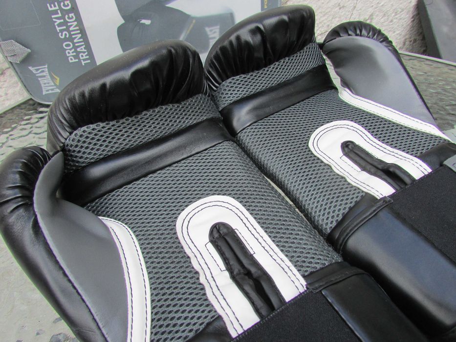 Боксови ръкавици Everlast Pro Style Elite