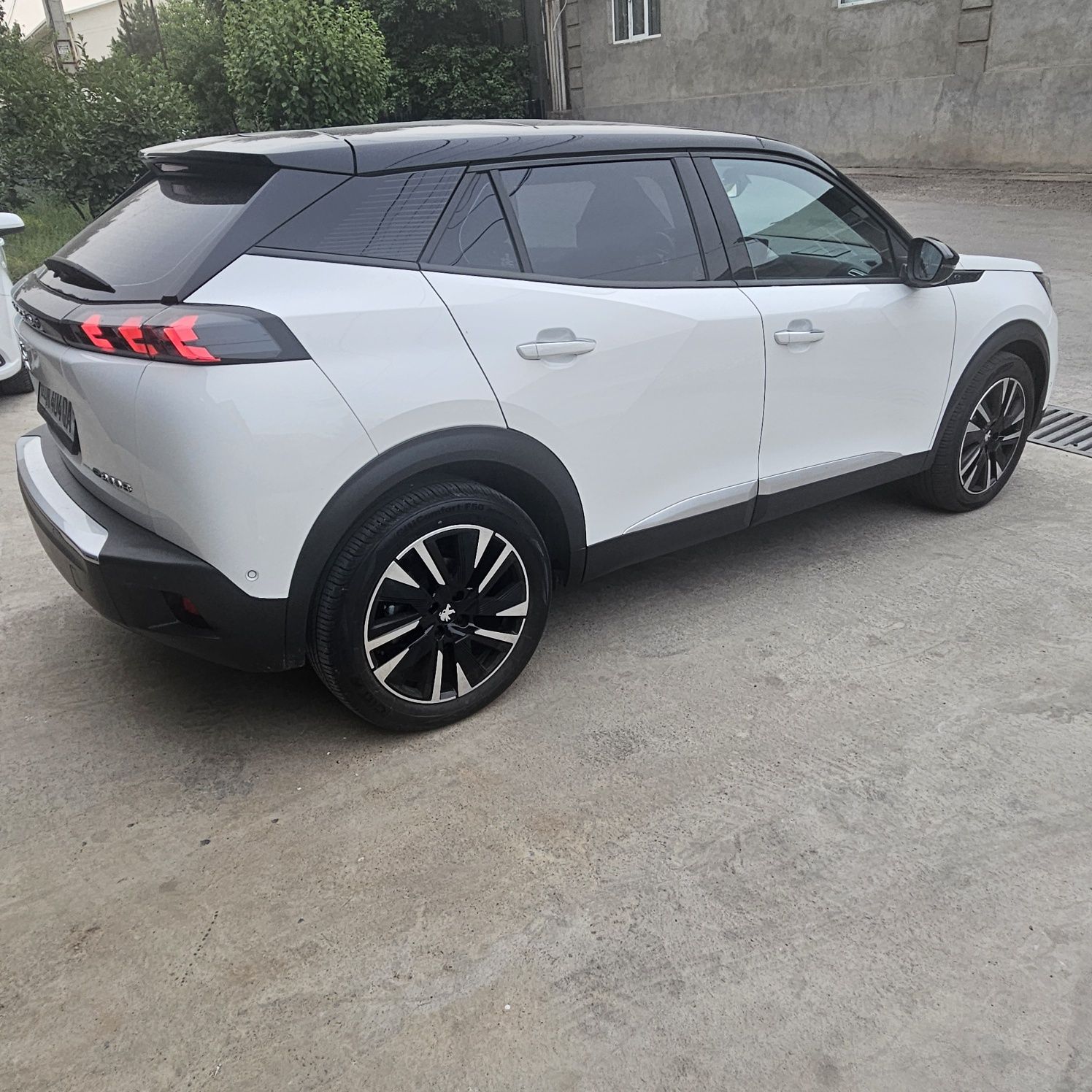 Срочно Peugeot 2008 model Sostayaniya Zor kraska toza Oʻzimni moshinam