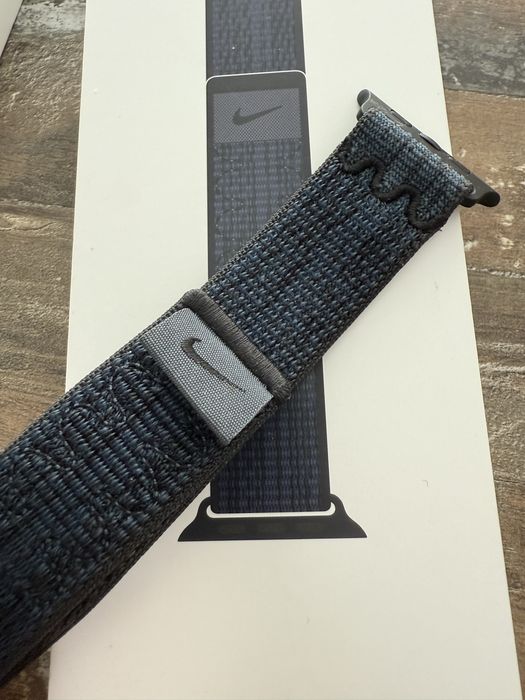 Curea Apple model Nike Sport Loop Black/Blue 46 mm. Preț fix.